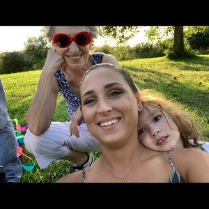 Meet your Posher, Alexis